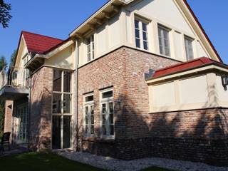 Engelse cottage in het Groene Hart, OX architecten OX architecten Rumah Gaya Country Batu