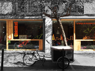 CLINIC BIKES SANT CUGAT, mcimarquitectura mcimarquitectura Commercial spaces Solid Wood Multicolored