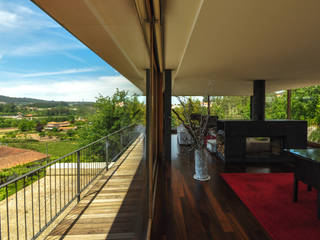 Casa Rui Leal, Lousinha Arquitectos Lousinha Arquitectos Modern living room