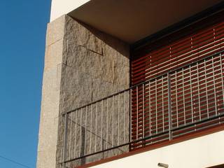 Casa Sá, Lousinha Arquitectos Lousinha Arquitectos Balcones y terrazas modernos: Ideas, imágenes y decoración