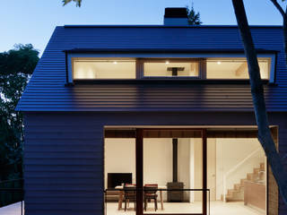 043八ヶ岳原村Tさんの家, atelier137 ARCHITECTURAL DESIGN OFFICE atelier137 ARCHITECTURAL DESIGN OFFICE Scandinavian style balcony, veranda & terrace Glass Transparent