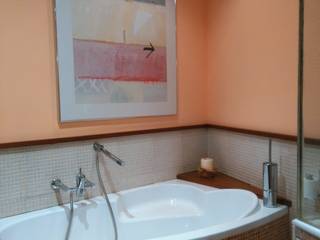 Un cálido Baño en tonos Terracota ideal para familias grandes , SQ-Decoración SQ-Decoración Ванна кімната