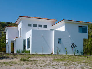 RESIDENCIA DIANA, Excelencia en Diseño Excelencia en Diseño Casas coloniales Ladrillos Blanco