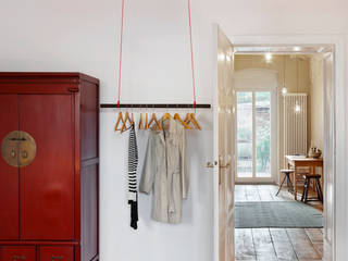 Wohnung Dror, Birgit Glatzel Architektin Birgit Glatzel Architektin Industrial style dressing room Wood Wood effect