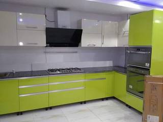 Kitchen & Wadrobes, Womenz Modular Designers Private Limited Womenz Modular Designers Private Limited ห้องครัว แผ่นไม้อัด Plywood