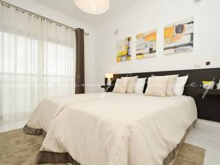 Private Interior Design Project - Apartment in Lagos, Simple Taste Interiors Simple Taste Interiors Classic style bedroom