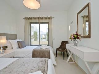 Private Interior Design Project - Apartment in Alvor, Simple Taste Interiors Simple Taste Interiors Classic style bedroom