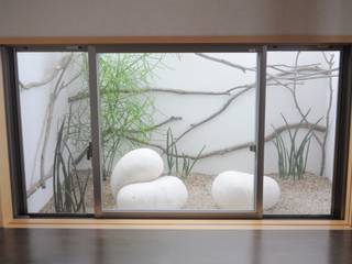 南上原M邸の壺庭, 艸木/SOUMOKU 艸木/SOUMOKU Jardines de estilo ecléctico Piedra