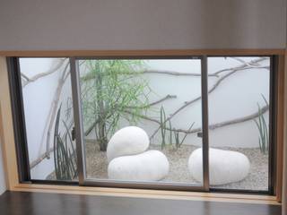 南上原M邸の壺庭, 艸木/SOUMOKU 艸木/SOUMOKU Jardines de estilo ecléctico Piedra