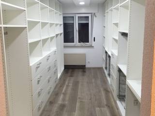 Begehbarer Kleiderschrank / Ankleidezimmer, schrankwerk.de schrankwerk.de Vestidores de estilo clásico Derivados de madera Transparente