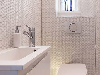 Trend Inspirationen Bad und WC in schwarz/weiß, trend group trend group Phòng tắm phong cách hiện đại Gạch ốp lát White