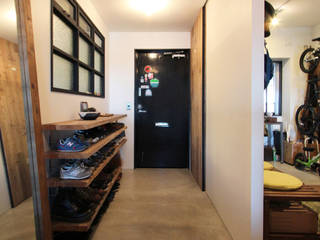 vintage×sozai, nuリノベーション nuリノベーション ミニマルスタイルの 玄関&廊下&階段