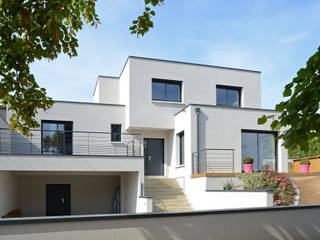 Maison cubique ultra contemporaine dans le Rhône, Pierre Bernard Création Pierre Bernard Création บ้านและที่อยู่อาศัย