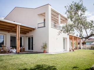 homify Mediterrane Häuser Ziegel Weiß