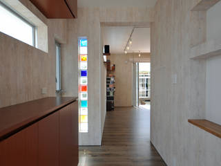 Myhr-house, 門一級建築士事務所 門一級建築士事務所 Corridor, hallway & stairsLighting Wood Wood effect