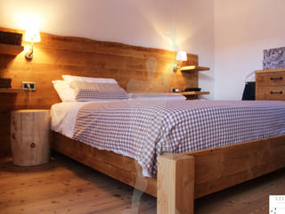 Mountain bedroom, Arredamenti Brigadoi Arredamenti Brigadoi Quartos rústicos Madeira Efeito de madeira