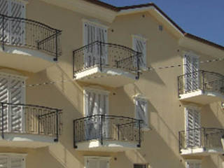 Condominio tradizionale italiano, Eleni Decor Eleni Decor Mediterranean style houses