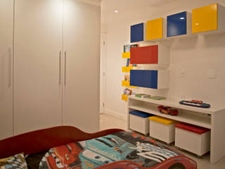 Veja esse quarto infantil com o tema "Carros"! , Andréa Spelzon Interiores Andréa Spelzon Interiores Moderne kinderkamers