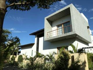 Kasliwal bungalows, 4th axis design studio 4th axis design studio Дома в стиле минимализм Камень