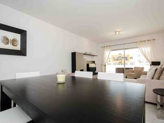Interior Design Project - Apartment Albufeira, Simple Taste Interiors Simple Taste Interiors غرفة السفرة