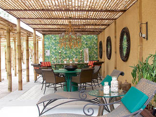 TERRAÇO, Spazhio Croce Interiores Spazhio Croce Interiores Tropical style balcony, porch & terrace