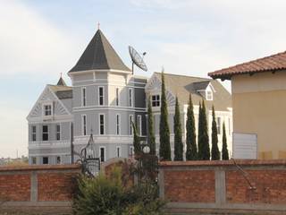 Painted ladies – New office building – Namibia., Nuclei Lifestyle Design Nuclei Lifestyle Design Classic style houses