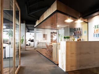 LAB 48 COWORKING - PAULISTA, Coletivo de Arquitetos Coletivo de Arquitetos Minimalistische Arbeitszimmer