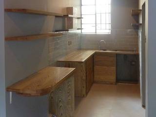 Montreaux - Kitchen 4, GreenCube Design Pty Ltd GreenCube Design Pty Ltd KitchenCabinets & shelves Wood