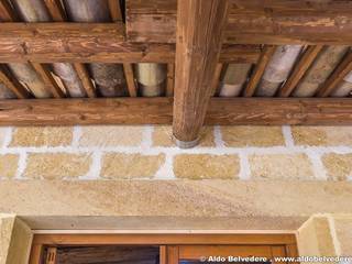 Case rustiche, Artigiantufo Artigiantufo Rustic style windows & doors Sandstone