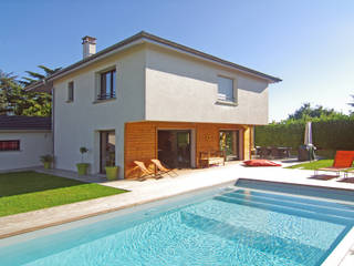 Façade coté piscine Pierre Bernard Création Pool Façade bois,piscine,rebords bois,bois composite,piscine et bois