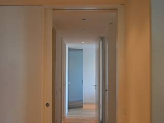 Apartamento Gaia, Melom Cool Melom Cool 現代風玄關、走廊與階梯 木頭 Wood effect