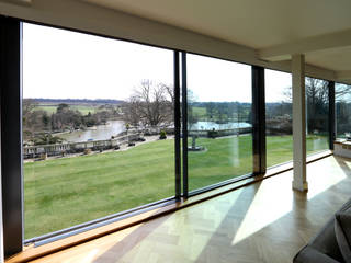 Dunloran House, IQ Glass UK IQ Glass UK Modern Windows and Doors