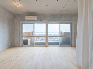 Renovation in Meidai-mae, Kentaro Maeda Architects Kentaro Maeda Architects Puertas y ventanas eclécticas Concreto