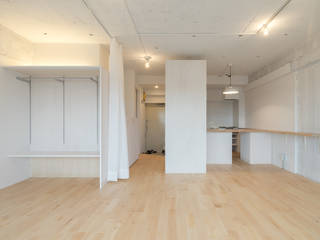 Renovation in Meidai-mae, Kentaro Maeda Architects Kentaro Maeda Architects Eclectic style dining room Wood Wood effect