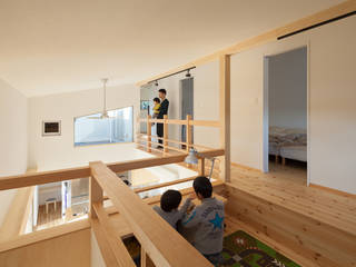 Bonbonniere, 田村の小さな設計事務所 田村の小さな設計事務所 Salas multimedia de estilo moderno Madera Acabado en madera