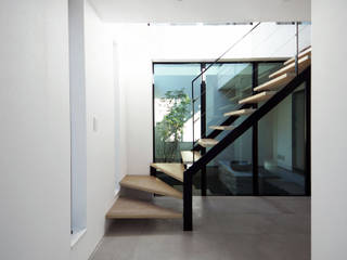 TERAJIMA ARCHITECTS／テラジマアーキテクツ Modern corridor, hallway & stairs