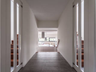 Villa Montfoort, Station-D Architects Station-D Architects Minimalist corridor, hallway & stairs Wood Wood effect