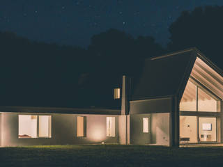 ​Casa in campagna dallo stile moderno, ALDENA ALDENA Modern Windows and Doors