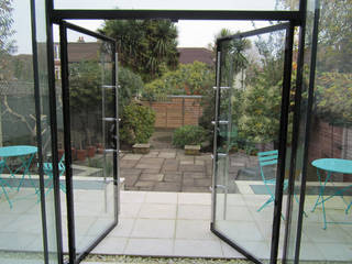 Secure Frameless Door to High End Properties , Ion Glass Ion Glass Casas modernas Vidrio