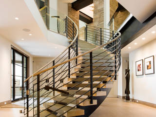 Buitengewone trap in prachtige woning in Aspen (Colorado), EeStairs | Stairs and balustrades EeStairs | Stairs and balustrades Pasillos, vestíbulos y escaleras modernos Madera