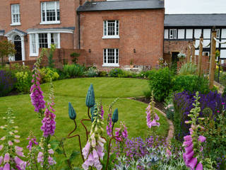 Circular lawns and traditional planting Unique Landscapes Country style garden traditional garden,country garden,lawn,circular lawn