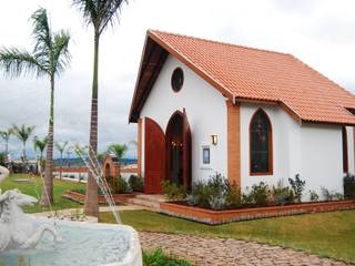 Uma pequena capela particular construída no interior de São Paulo, MBDesign Arquitetura & Interiores MBDesign Arquitetura & Interiores Country style houses