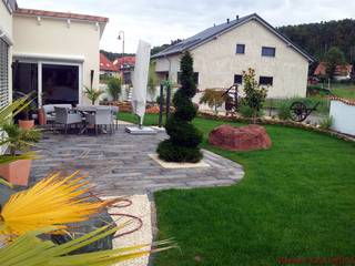 Oase unter deutscher Sonne, Rimini Baustoffe GmbH Rimini Baustoffe GmbH ラスティックな 庭 コンクリート 木目調