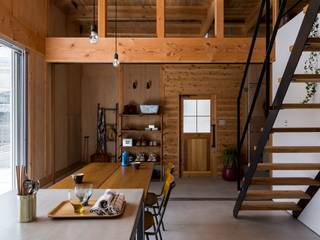 ishibe house, ALTS DESIGN OFFICE ALTS DESIGN OFFICE Коридор, прихожая и лестница в рустикальном стиле Дерево Эффект древесины