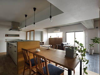 Kyoto - apartment house - Renovation, ALTS DESIGN OFFICE ALTS DESIGN OFFICE Rustikale Esszimmer Holz Holznachbildung