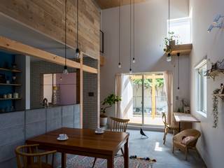 Uji House, ALTS DESIGN OFFICE ALTS DESIGN OFFICE Rustic style dining room Wood Wood effect