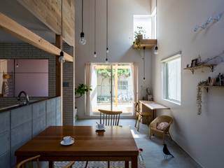 Uji House, ALTS DESIGN OFFICE ALTS DESIGN OFFICE Rustikale Esszimmer Holz Holznachbildung