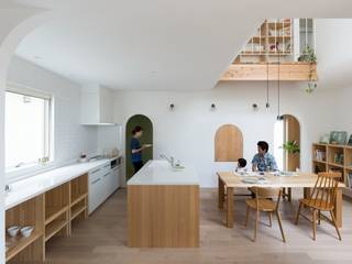 Otsu House, ALTS DESIGN OFFICE ALTS DESIGN OFFICE Skandynawska kuchnia Drewno Beżowy