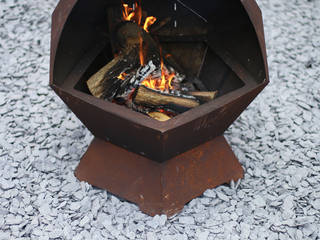 Decahedron fire pit and barbecue, Digby Scott Designs Digby Scott Designs Modern garden Metal