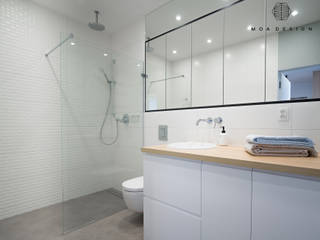 Nadmorski apartament, MOA design MOA design Scandinavian style bathroom White